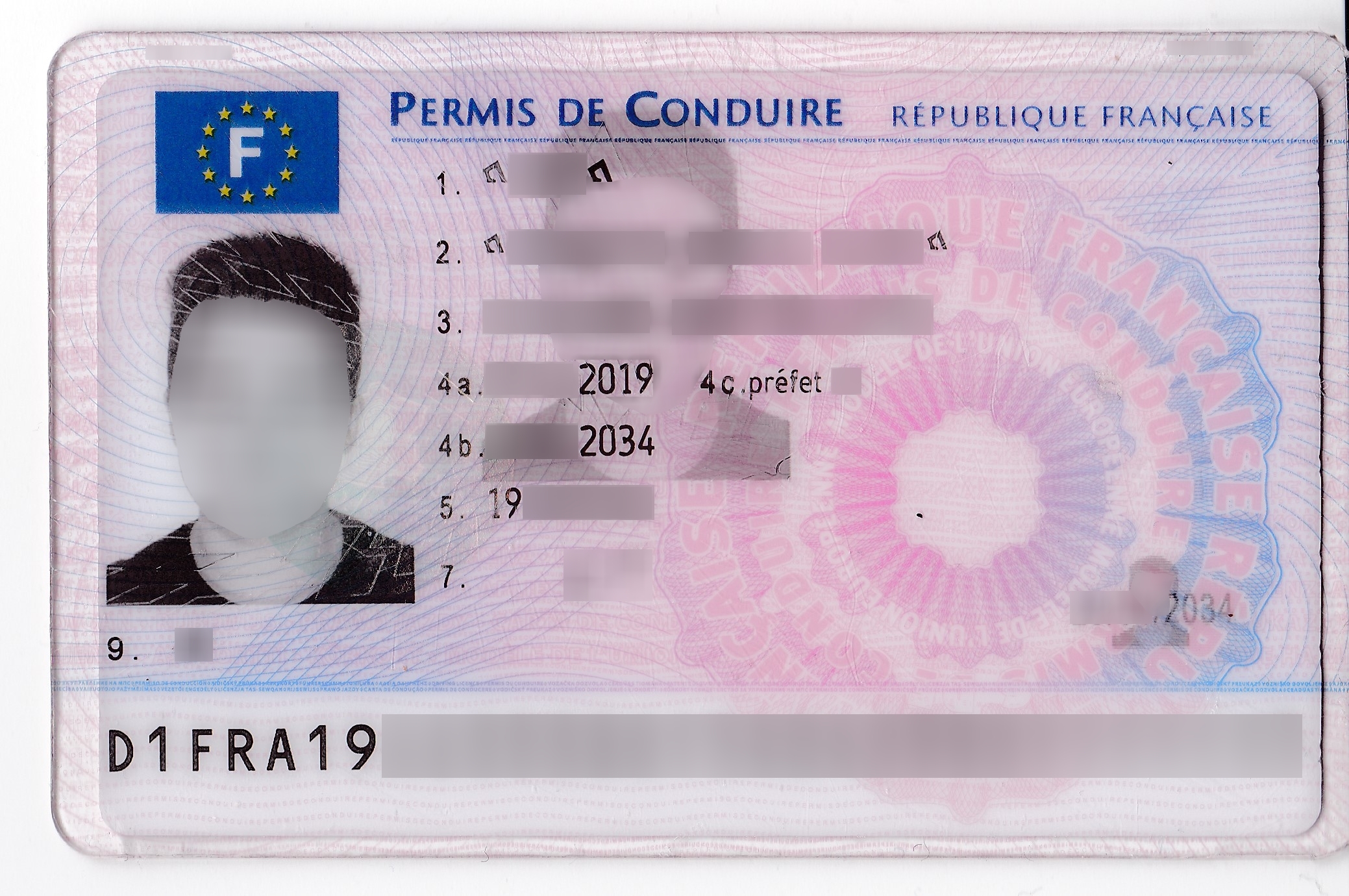 Suppression du permis de conduire cartonné rose : la date-clé